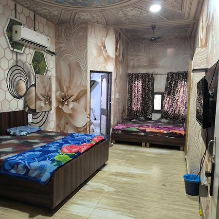 Hotel Jogi Guest House Welcome All Families, Friends, Groups, Couples, Singles Fully Airconditioner, Attach Washrooms, Lift, Wifi, 24 Hours Room Service, Power Backup Amritsar Exterior photo
