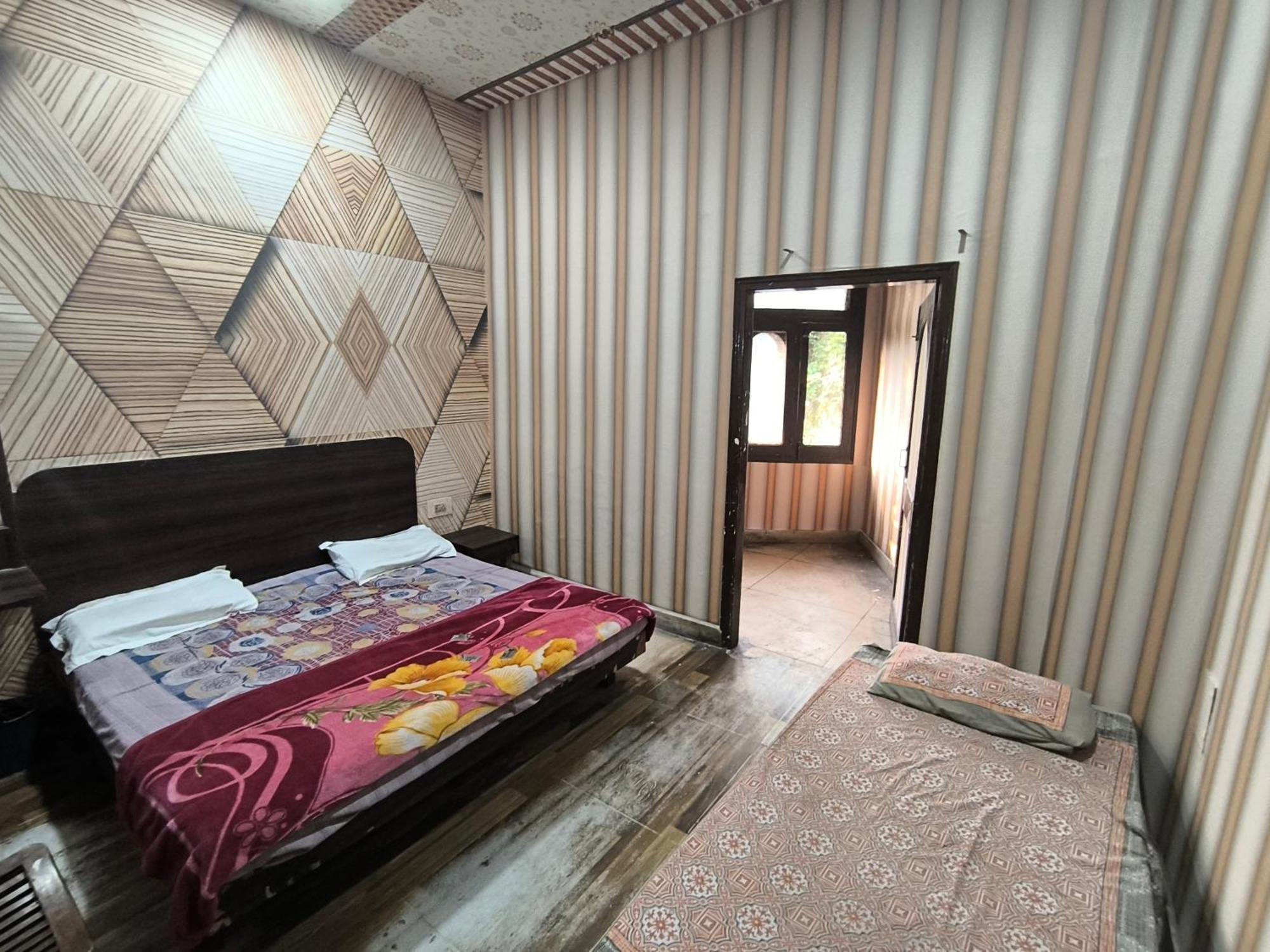 Hotel Jogi Guest House Welcome All Families, Friends, Groups, Couples, Singles Fully Airconditioner, Attach Washrooms, Lift, Wifi, 24 Hours Room Service, Power Backup Amritsar Exterior photo
