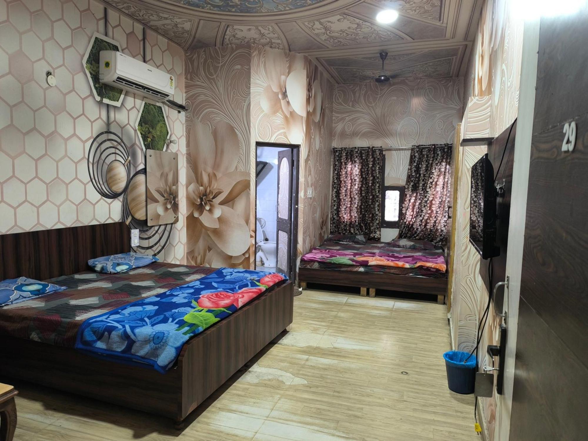 Hotel Jogi Guest House Welcome All Families, Friends, Groups, Couples, Singles Fully Airconditioner, Attach Washrooms, Lift, Wifi, 24 Hours Room Service, Power Backup Amritsar Exterior photo