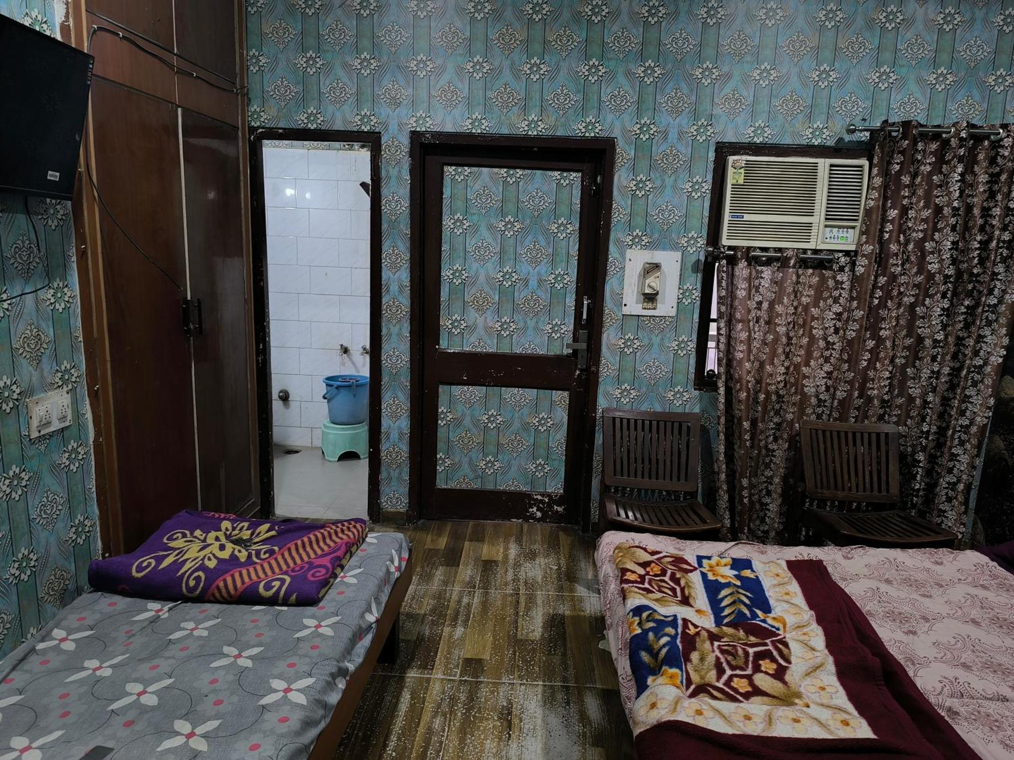 Hotel Jogi Guest House Welcome All Families, Friends, Groups, Couples, Singles Fully Airconditioner, Attach Washrooms, Lift, Wifi, 24 Hours Room Service, Power Backup Amritsar Exterior photo