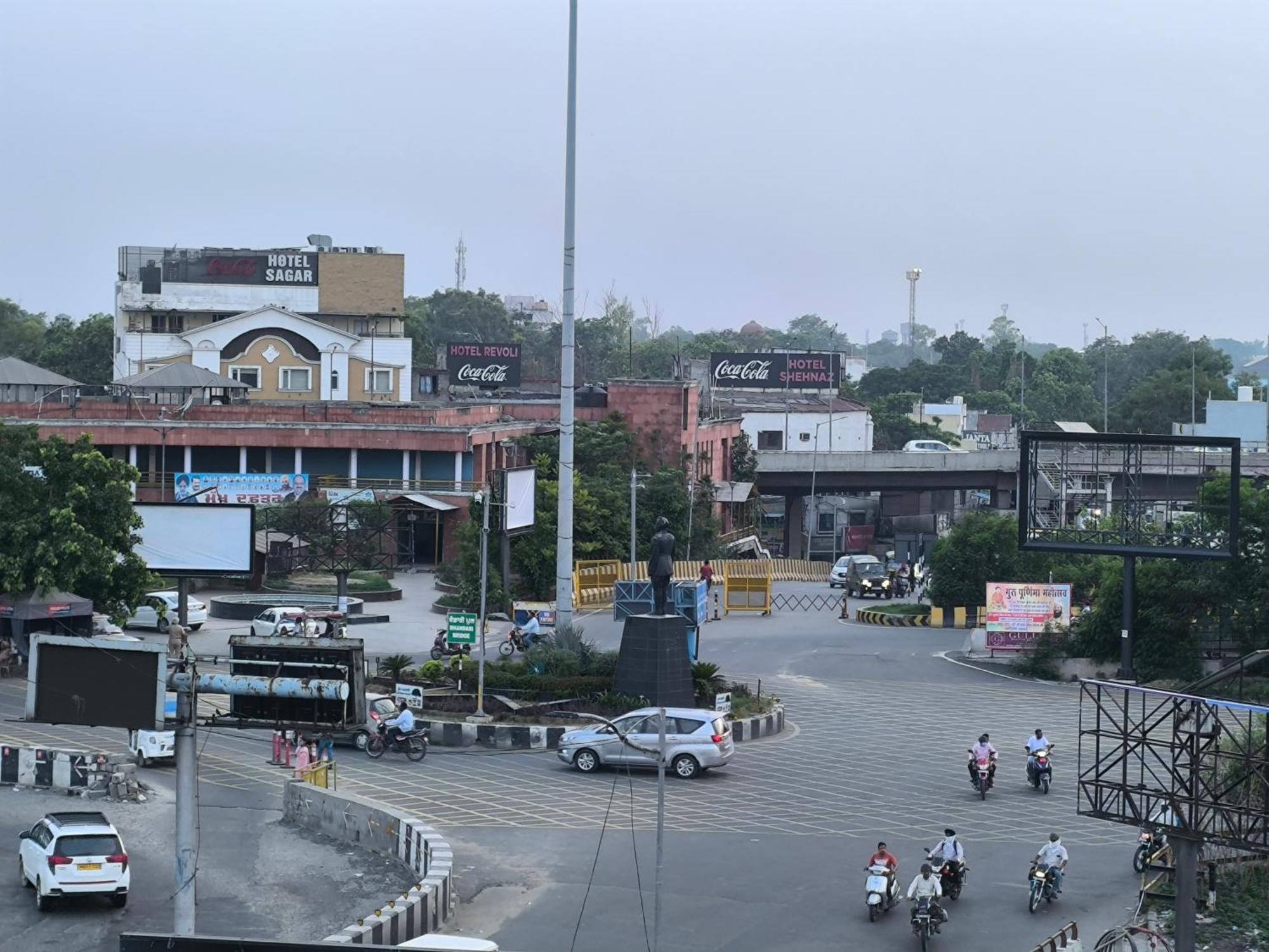 Hotel Jogi Guest House Welcome All Families, Friends, Groups, Couples, Singles Fully Airconditioner, Attach Washrooms, Lift, Wifi, 24 Hours Room Service, Power Backup Amritsar Exterior photo