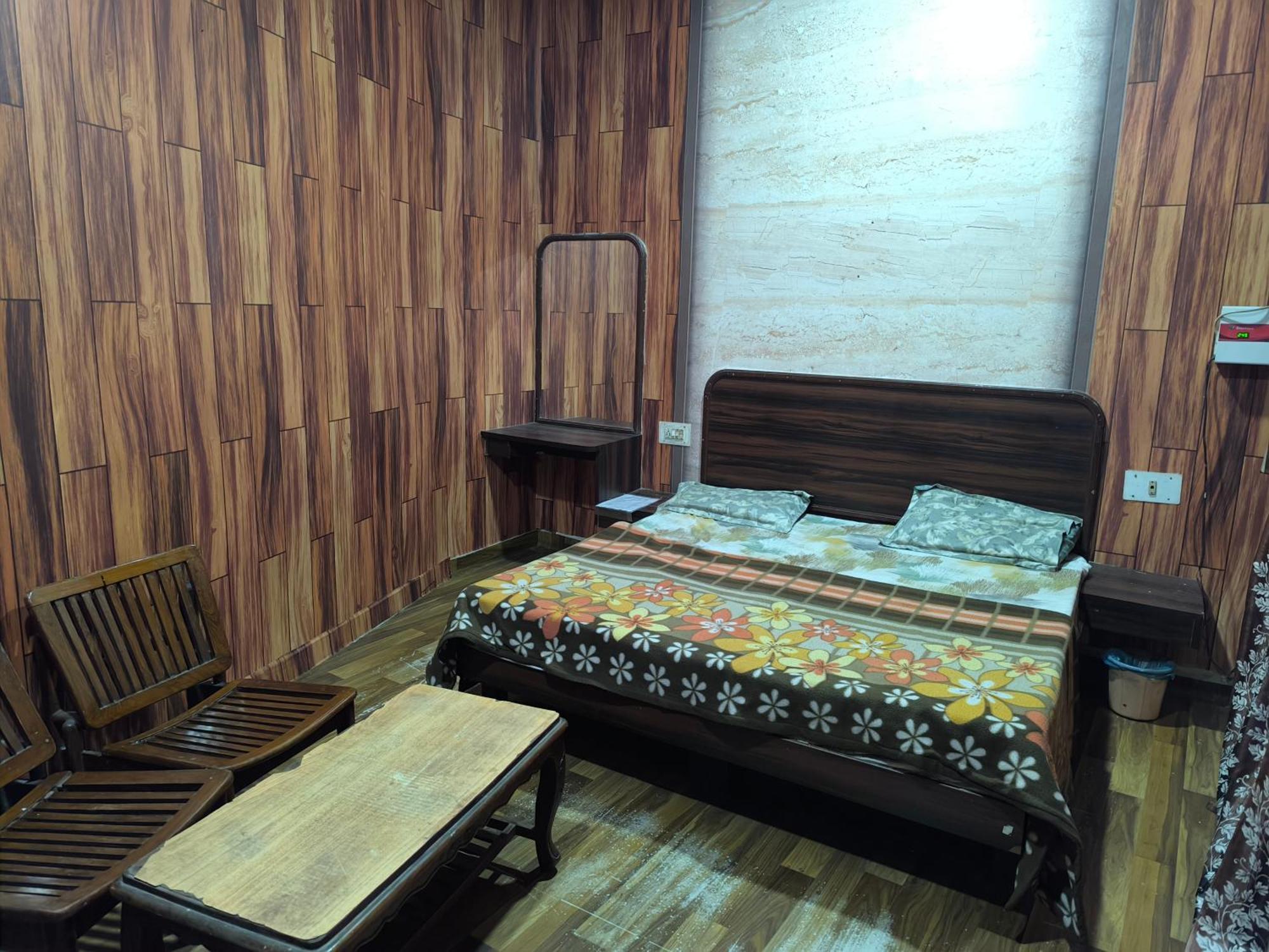 Hotel Jogi Guest House Welcome All Families, Friends, Groups, Couples, Singles Fully Airconditioner, Attach Washrooms, Lift, Wifi, 24 Hours Room Service, Power Backup Amritsar Exterior photo