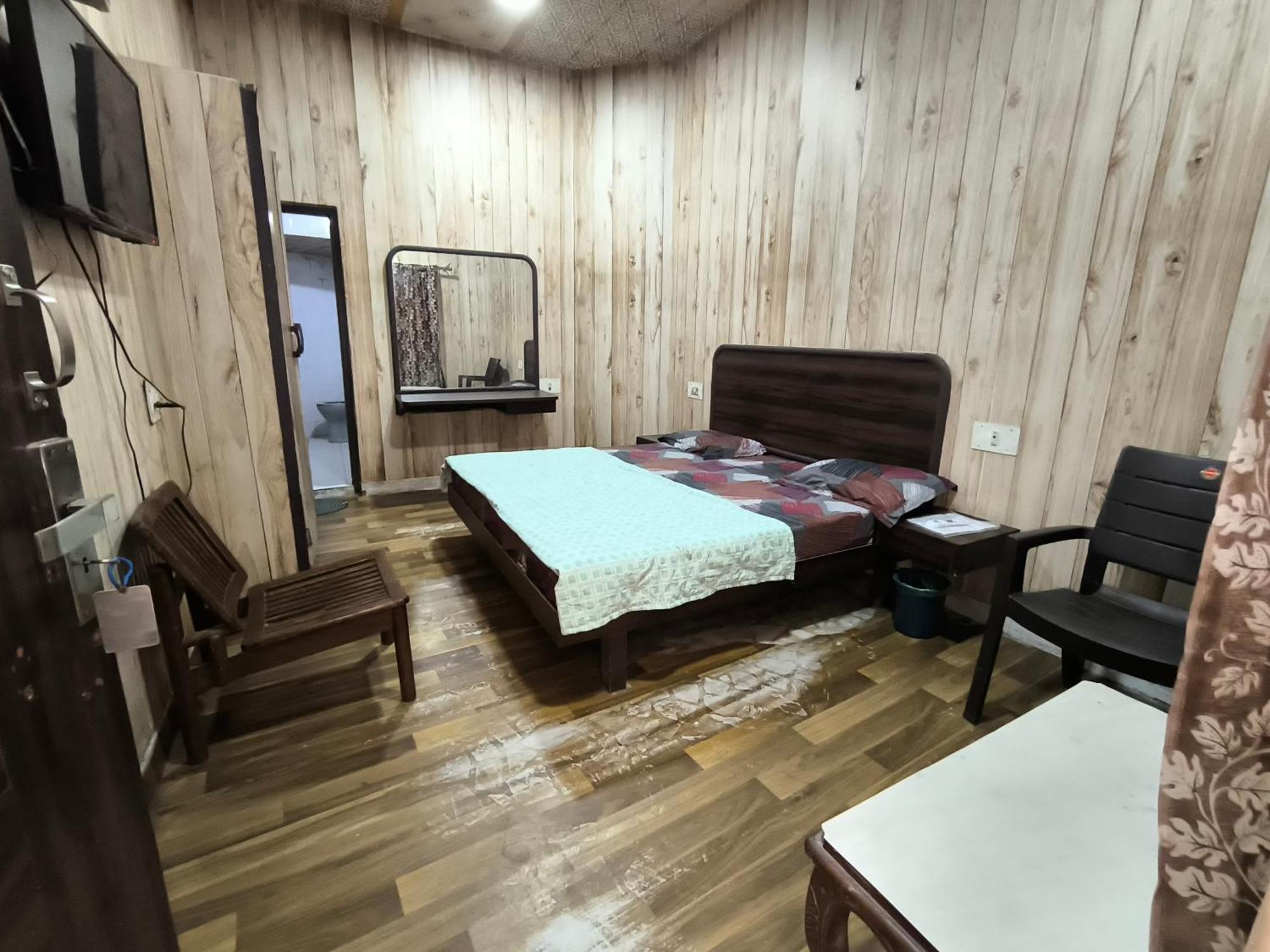 Hotel Jogi Guest House Welcome All Families, Friends, Groups, Couples, Singles Fully Airconditioner, Attach Washrooms, Lift, Wifi, 24 Hours Room Service, Power Backup Amritsar Room photo